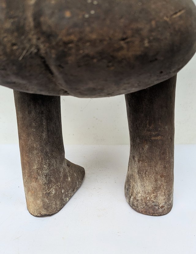 Large East African Carved Wood Seated Female Figure — view 7