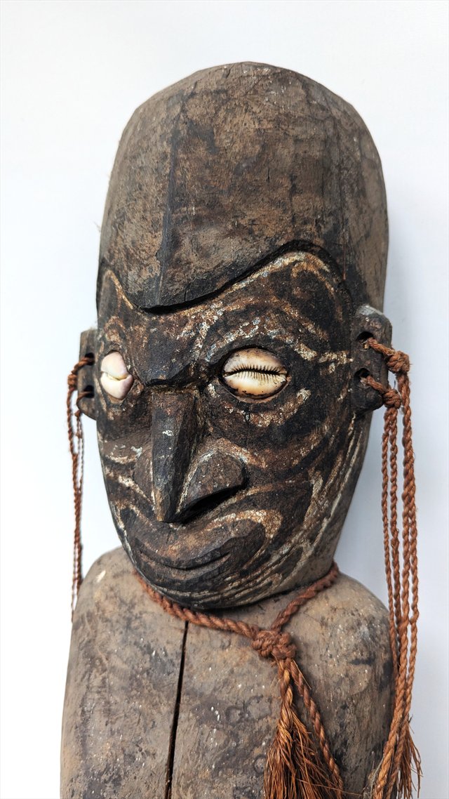 Large Sepik River Ancestor Figure with Cowrie Shell Eyes — view 4