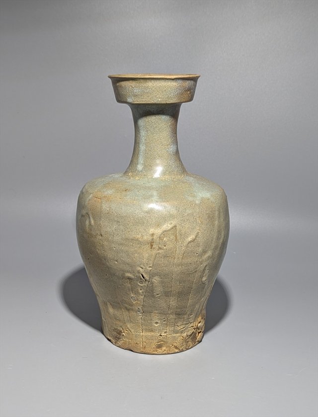 Korean Goryeo Dynasty Celadon Dish-Mouth Vase — view 1