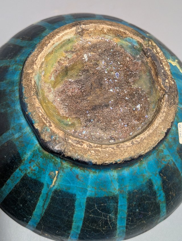 Kashan Turquoise and Black Glazed Vessel, Persia, 12th-13th Century — view 8