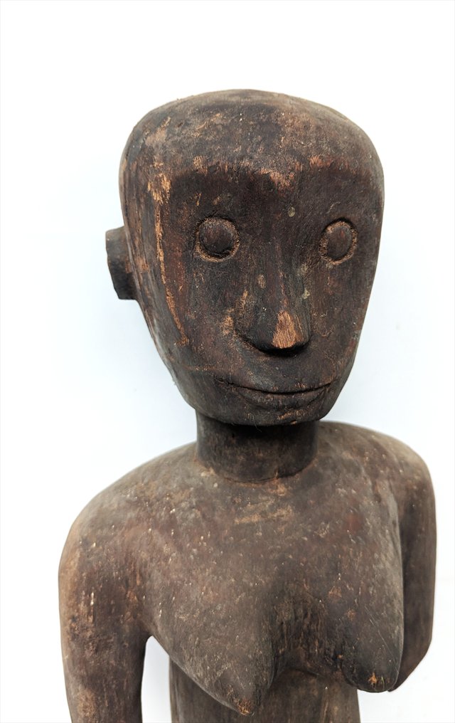 Large East African Carved Wood Seated Female Figure — view 4