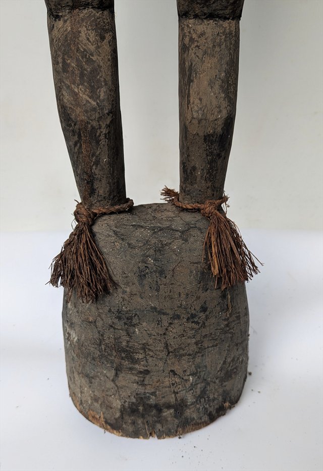 Large Sepik River Ancestor Figure with Cowrie Shell Eyes — view 7