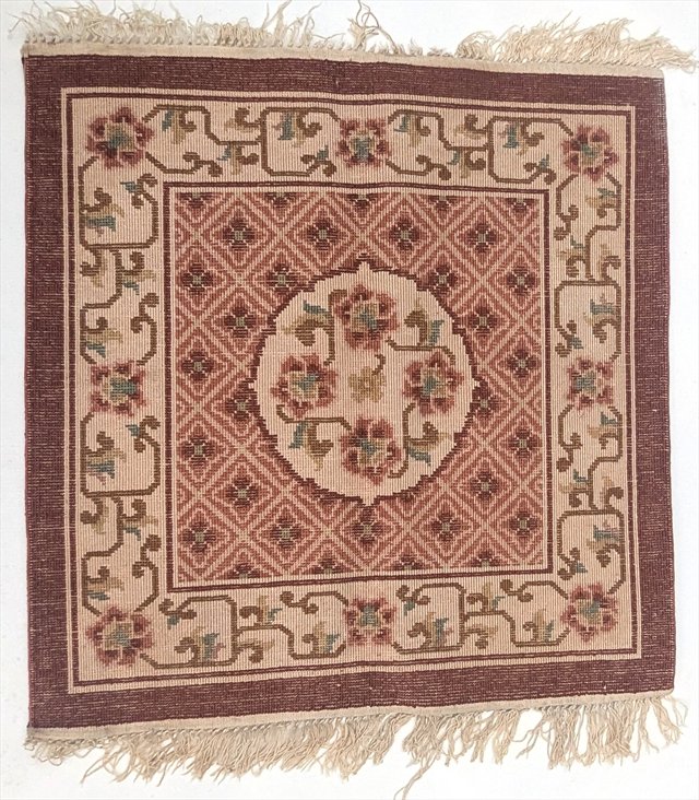 Chinese-Style Floral Decorative Mat — view 3