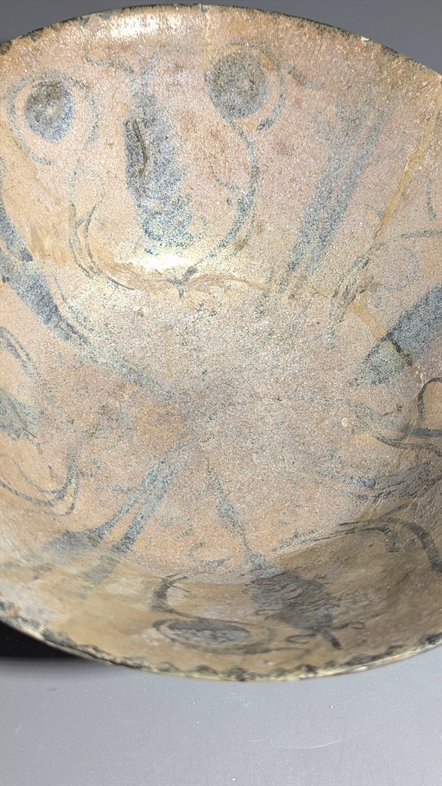 Kashan Stonepaste Bowl with Stylized Birds, Persia — view 14