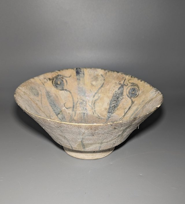 Kashan Stonepaste Bowl with Stylized Birds, Persia — view 1