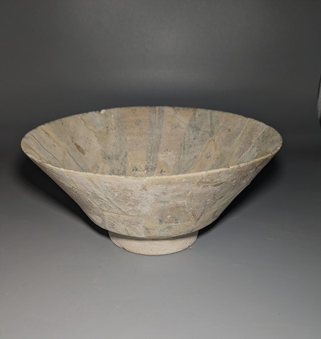Attributed Kashan Stonepaste Bowl, Persia, Late 12th-Early 13th Century — view 1