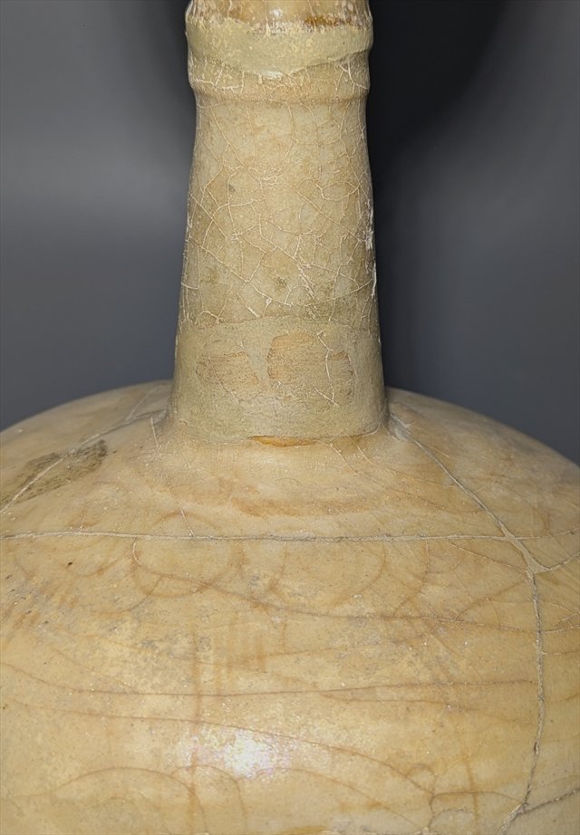 Chinese Straw-Glazed Stoneware Bottle, Sui to Early Tang Dynasty — view 4