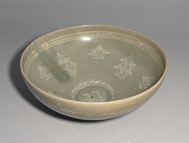 Korean Goryeo Celadon Inlaid Bowl, 13th Century — view 2