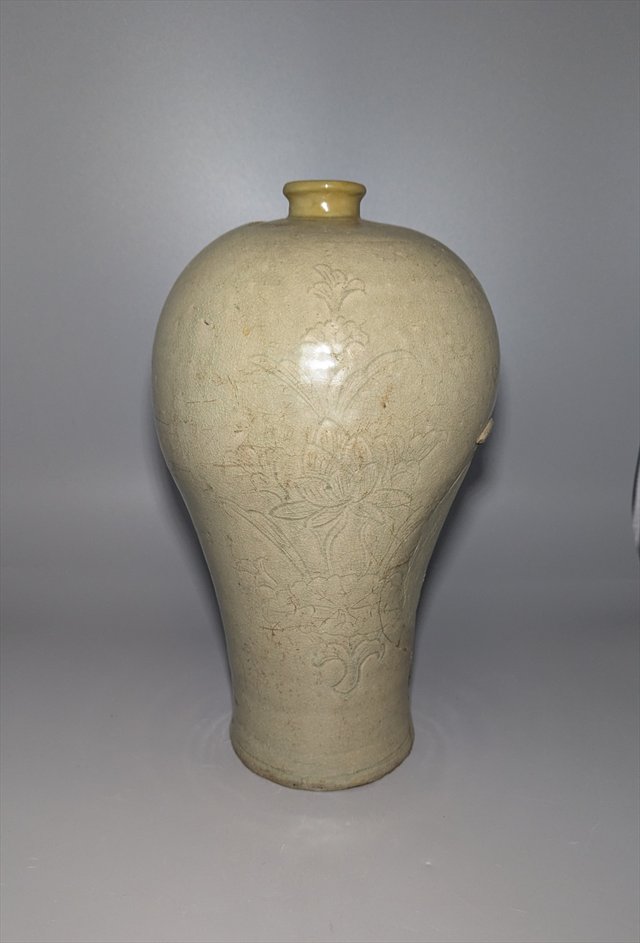 Korean Goryeo-Style Celadon Meiping Vase with Incised Floral Decoration — view 1