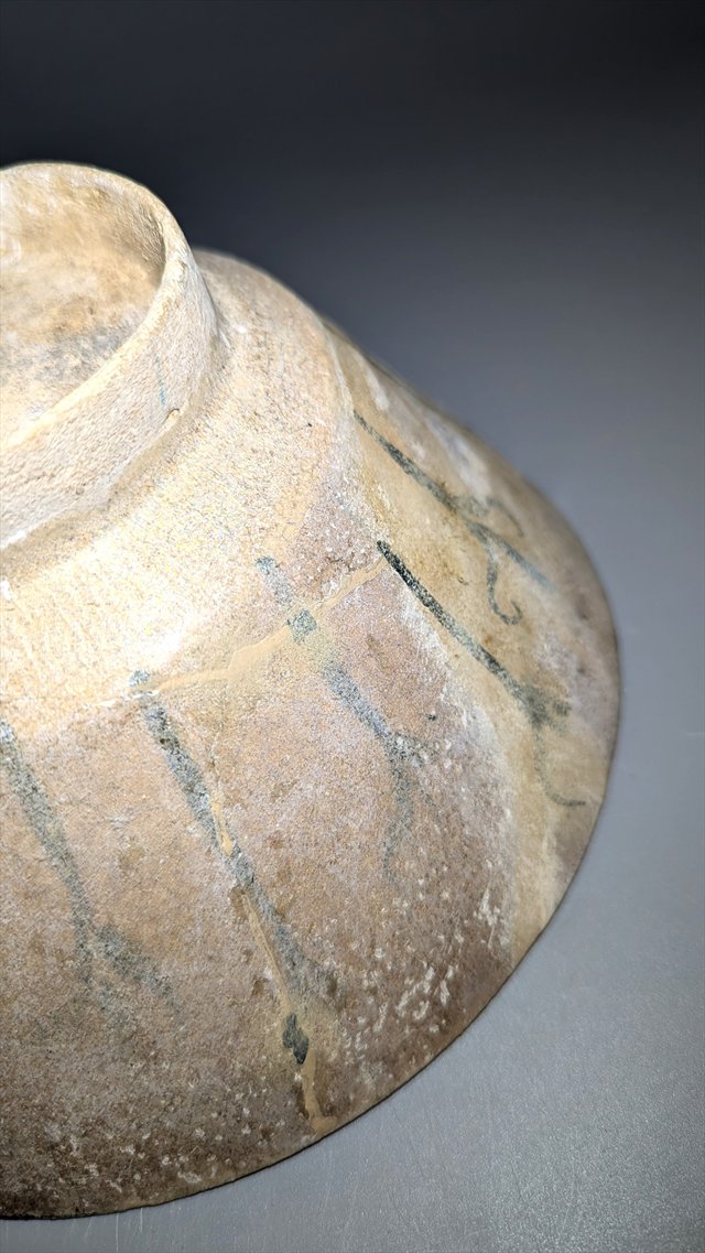 Kashan Stonepaste Bowl with Stylized Birds, Persia — view 12