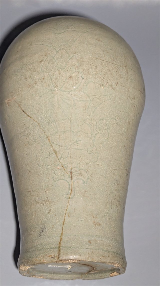 Korean Goryeo-Style Celadon Meiping Vase with Incised Floral Decoration — view 7