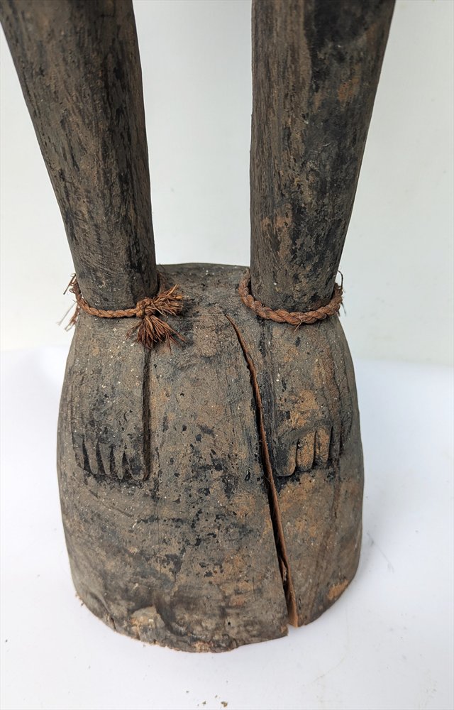Large Sepik River Ancestor Figure with Cowrie Shell Eyes — view 5