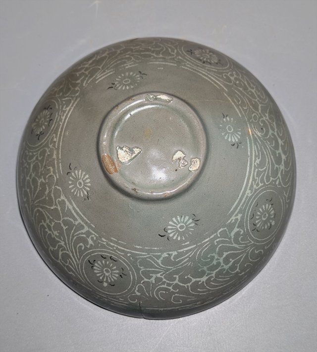 Korean Goryeo Celadon Inlaid Bowl, 13th Century — view 7