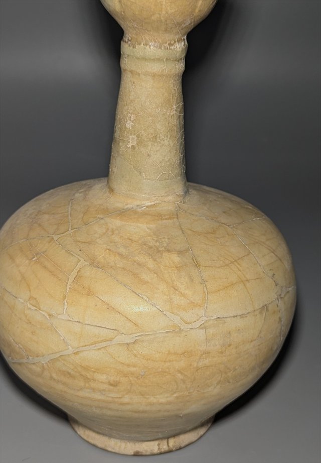 Chinese Straw-Glazed Stoneware Bottle, Sui to Early Tang Dynasty — view 8