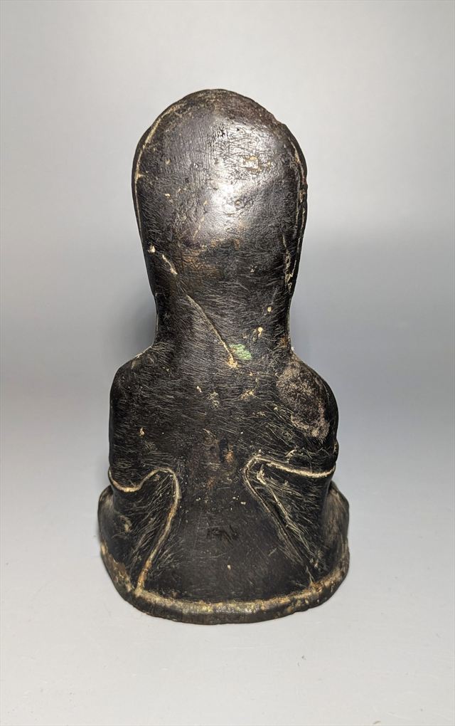 Chinese Bronze Figure of Songzi Guanyin and Child, Ming to Early Qing Dynasty, 17th Century — view 4 of 5