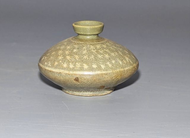 Korean Goryeo Dynasty Slip-Inlaid Celadon Oil Bottle, 12th-13th Century — view 5 of 5