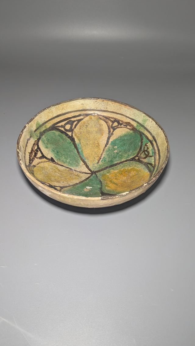 Early Islamic Persian Polychrome Buff-Ware Bowl with Radial Floral Decoration, Probably Nishapur — view 2 of 5