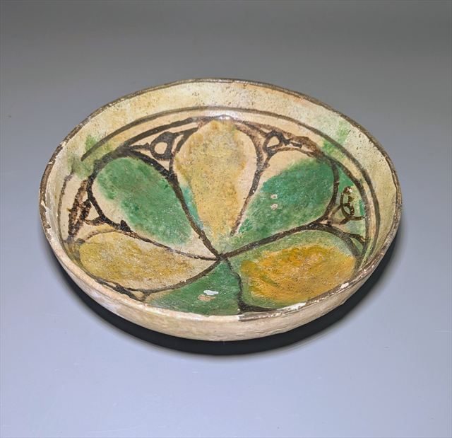 Early Islamic Persian Polychrome Buff-Ware Bowl with Radial Floral Decoration, Probably Nishapur — view 3 of 5