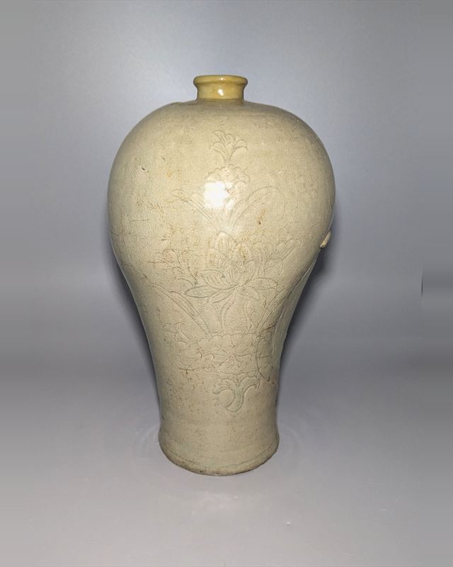 Korean Goryeo-Style Celadon Meiping Vase with Incised Floral Decoration